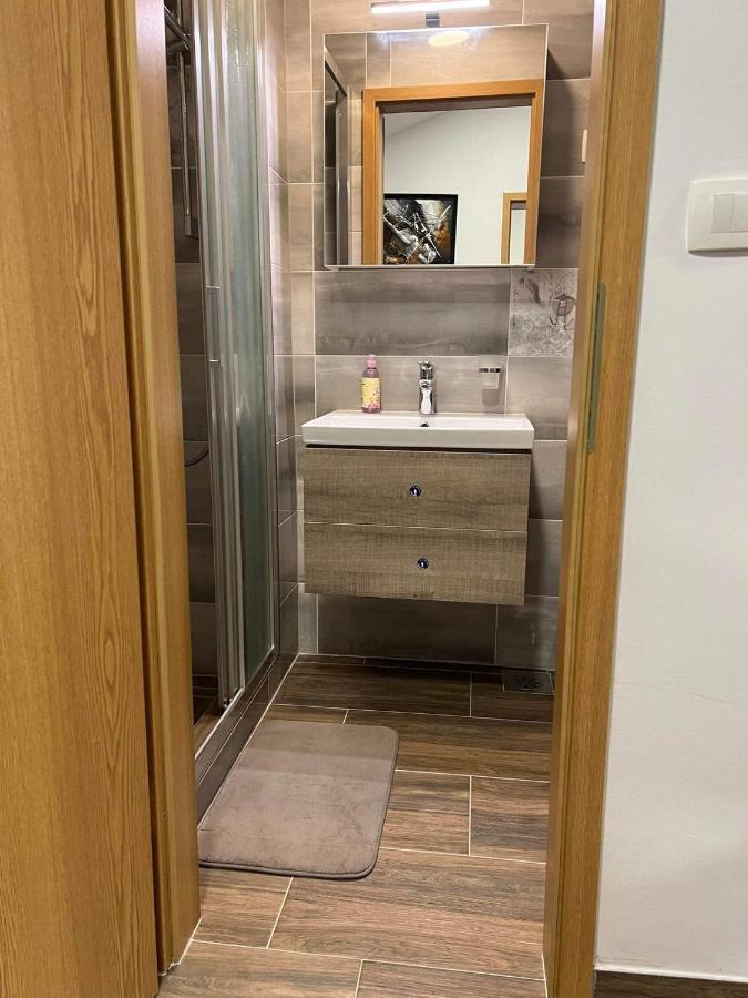 Apartma Mia Črni Kal Exterior foto
