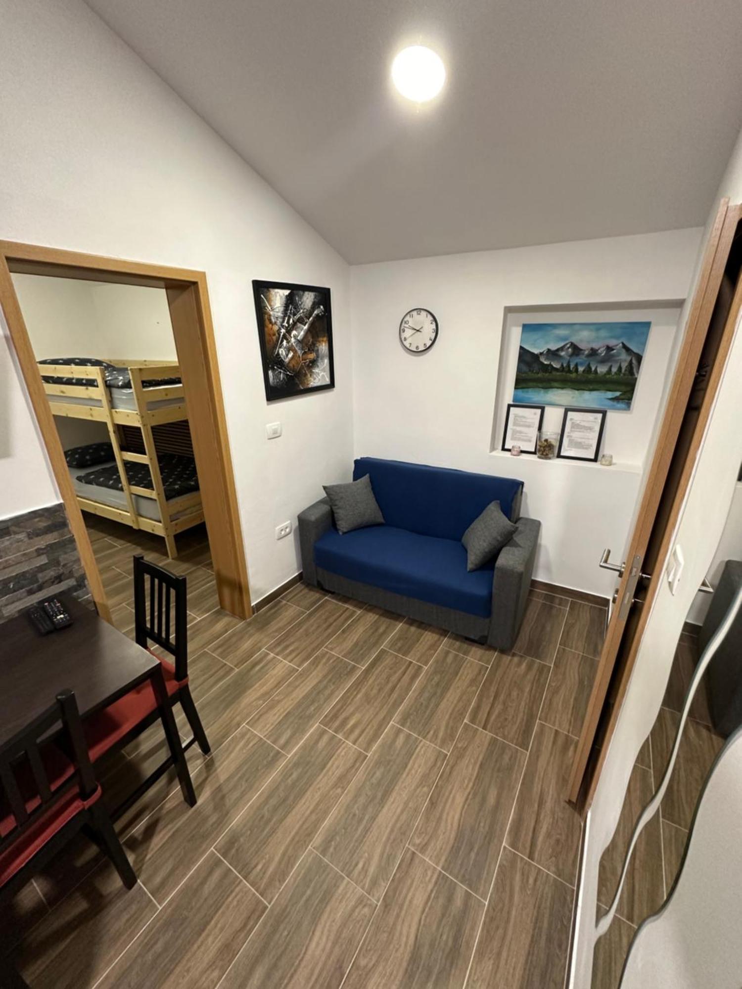 Apartma Mia Črni Kal Exterior foto