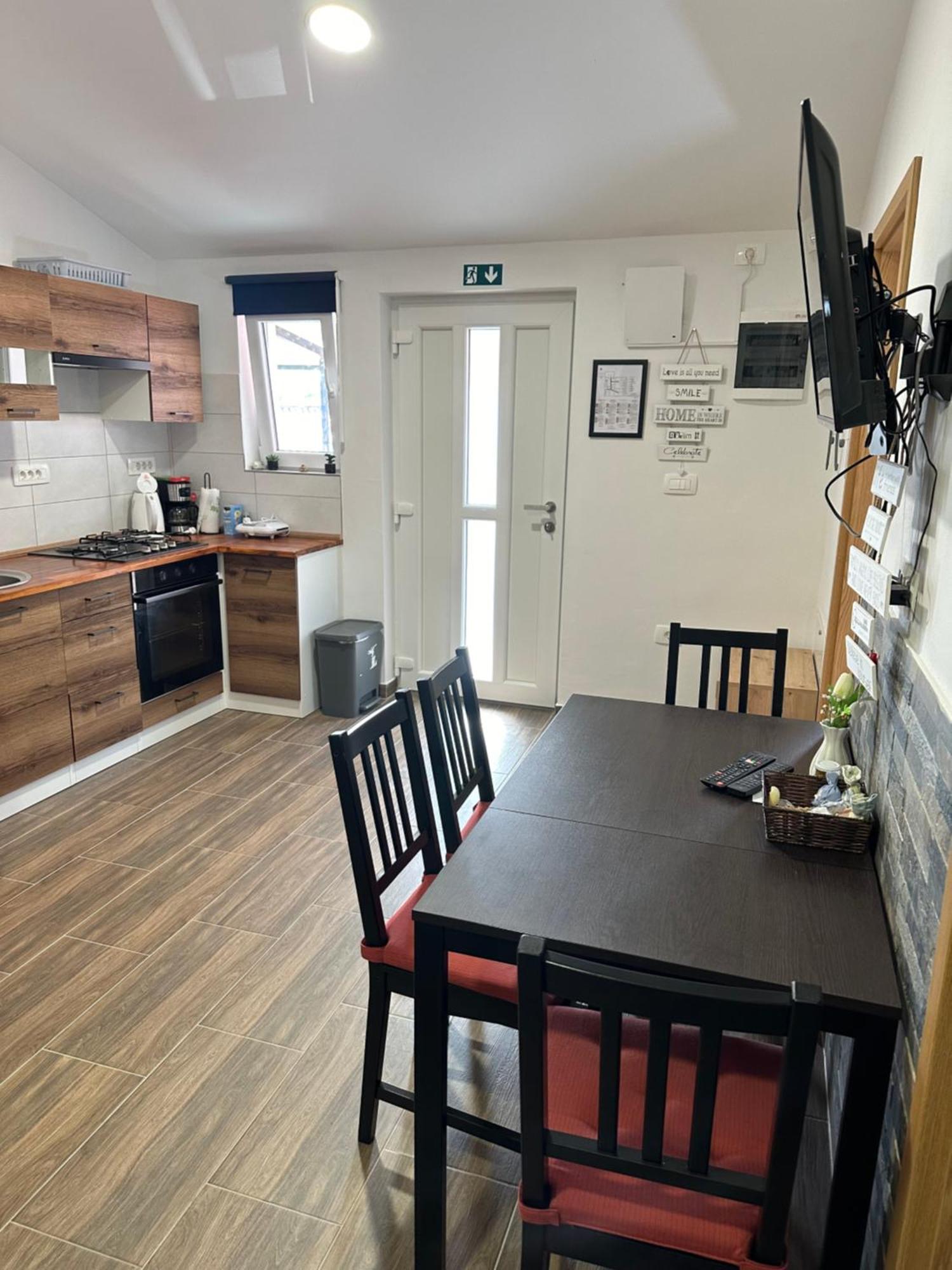 Apartma Mia Črni Kal Exterior foto